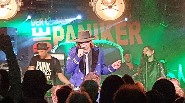 Perfekter Abend für Udo-Lindenberg-Fans: Der Udonaut und die Paniker im Neuruppiner Hangar 1